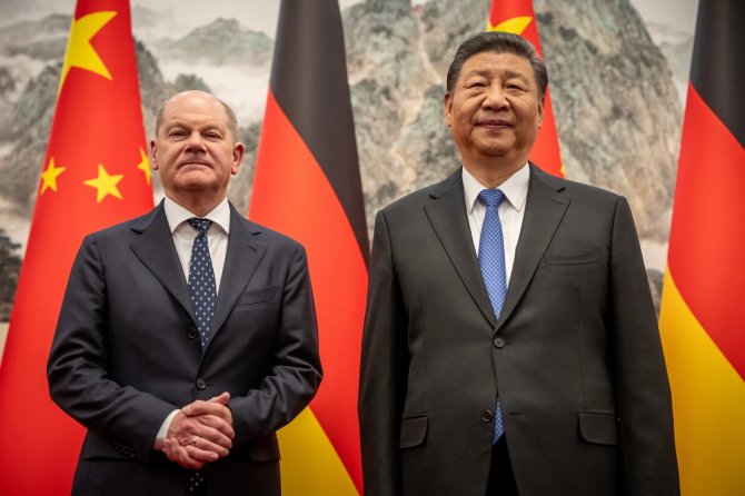 „DPA“/„Picture-Alliance“/„Scanpix“/Vokietijos kancleris Olafas Scholzas ir Kinijos prezidentas Xi Jinpingas