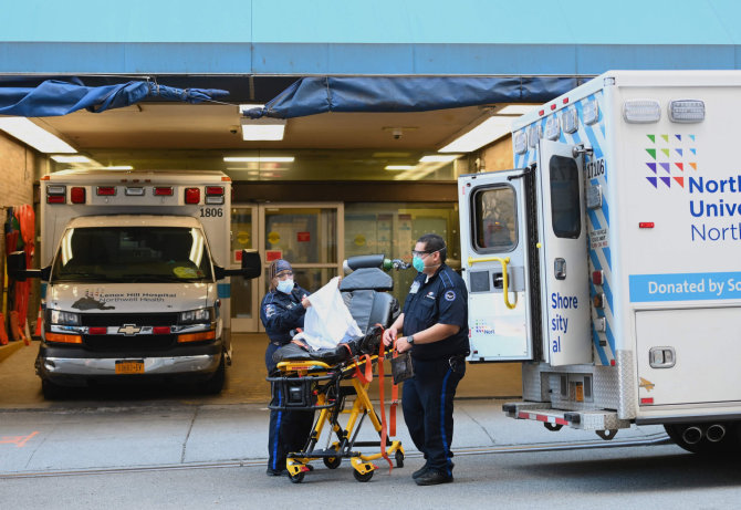 AFP/„Scanpix“ nuotr./Niujorko paramedikai