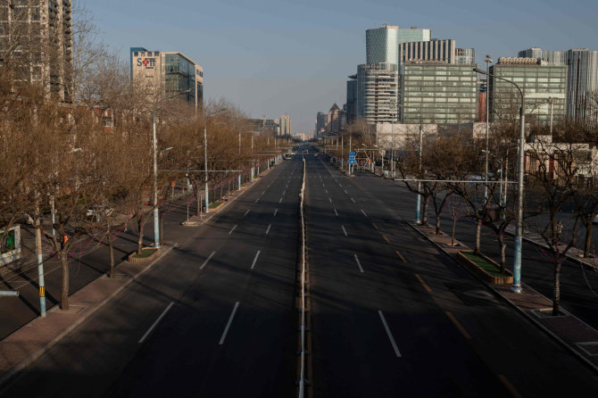 AFP/„Scanpix“ nuotr./Tuščia gatvė Kinijos sostinėje Pekine