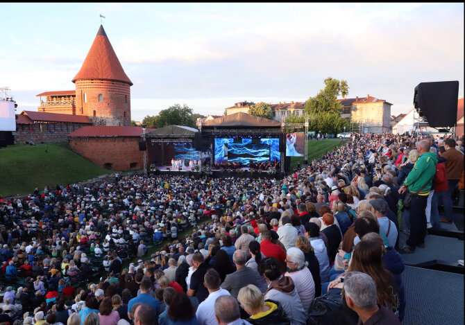 Kauno valstybinio muzikinio teatro archyvo nuotr./Festivalio „Operetė Kauno pilyje“ akimirkos