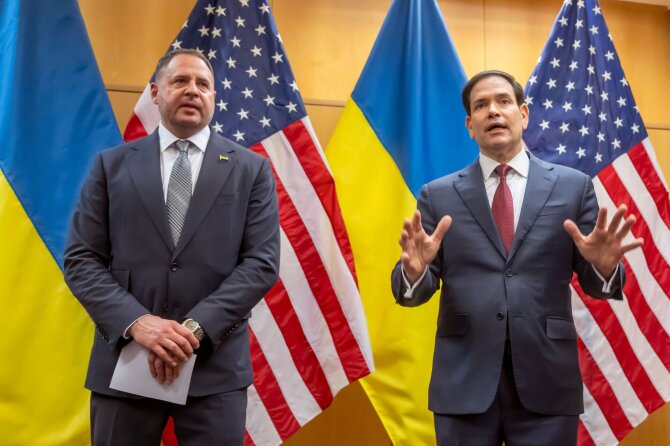Andrijus Jermakas ir Marco Rubio / / AP