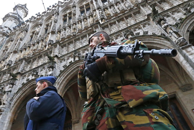 „Reuters“/„Scanpix“ nuotr./Pareigūnai Briuselyje