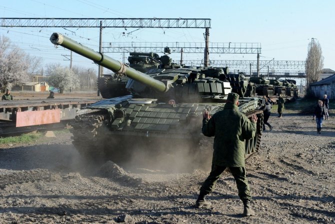 AFP/„Scanpix“ nuotr./Rusų tankai Kryme