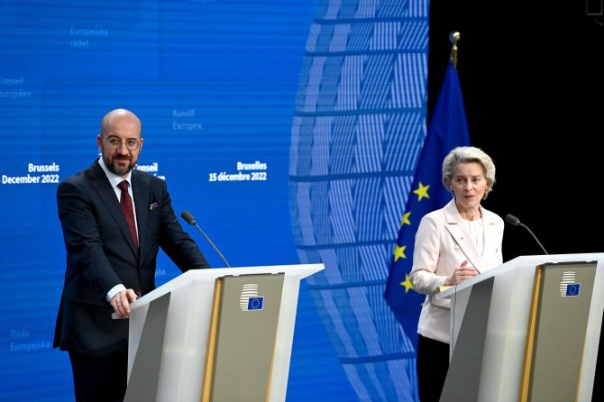 „AFP“/„Scanpix“/Europos Komisijos pirmininkė Ursula von der Leyen ir Europos Vadovų Tarybos pirmininkas Charles'is Michelis