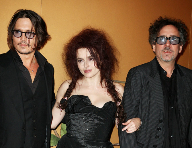 Vida Press nuotr./Aktoriai Johnny Deppas ir Helena Bonham Carter bei režisierius Timas Burtonas