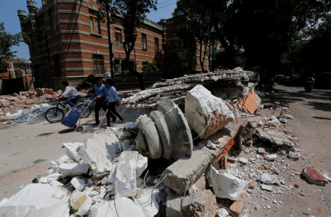 „Reuters“/„Scanpix“ nuotr./Žemės drebėjimas Meksikoje