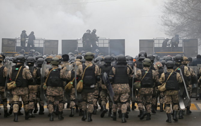 „Reuters“/„Scanpix“ nuotr./Protestai Kazachstane