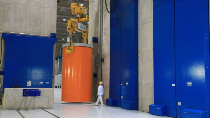 Ignalinos atominės elektrinės nuotr./Branduolinio kuro konteineris laikinojoje saugykloje