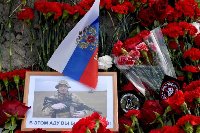 AFP/„Scanpix“ nuotr./Memorialas J.Prigožinui prie „Wagner“ būstinės Sankt Peterburge