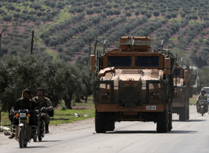 „Reuters“/„Scanpix“ nuotr./Turkijos karinė technika Afrine