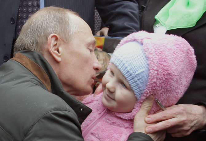 AFP/„Scanpix“ nuotr./Vladimiras Putinas nori didesnio gimstamumo Rusijoje