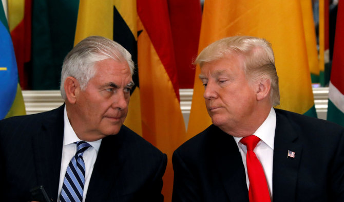 „Reuters“/„Scanpix“ nuotr./Rexas Tillersonas ir Donaldas Trumpas