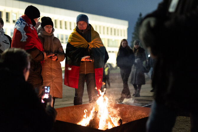 Roberto Riabovo / BNS nuotr./Trečiadienio protestas „Šalin rankas nuo laisvo žodžio!“