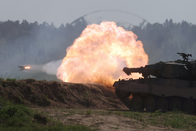 „Reuters“/„Scanpix“ nuotr./„Leopard“ tankai