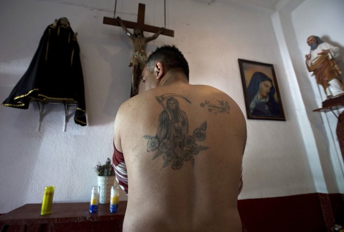 „Scanpix“/AP nuotr./Šventąją Mirtį garbinantys tikintieji Meksikoje