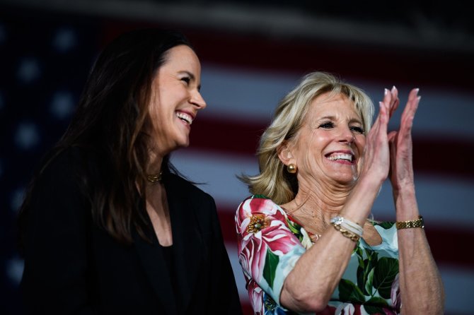 Vida Press nuotr./Ashley Biden ir Jill Biden