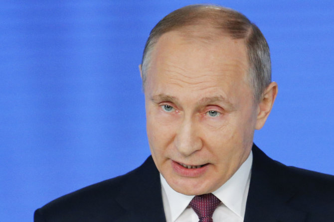 „Scanpix“/AP nuotr./Vladimiras Putinas skaito metinį pranešimą