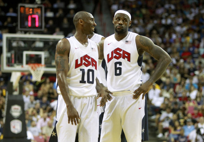 AFP/„Scanpix“ nuotr./LeBronas Jamesas ir Kobe Bryantas