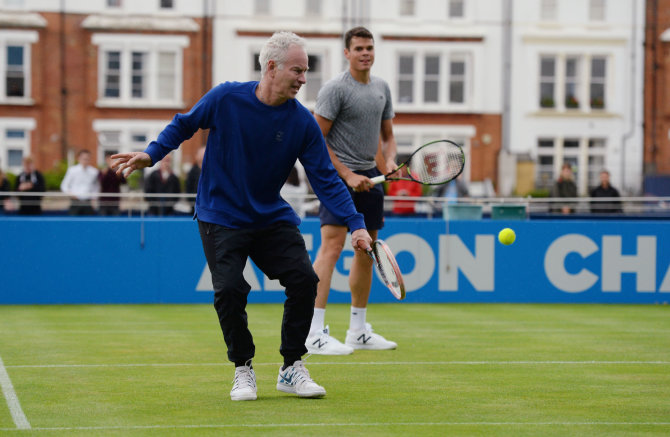 „Reuters“/„Scanpix“ nuotr./Johnas McEnroe ir Milošas Raoničius