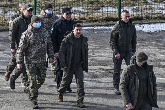 AFP/„Scanpix“ nuotr./Volodymyras Zelenskis (centre)