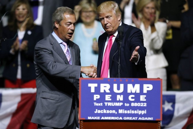 AFP/„Scanpix“ nuotr./Nigelas Farage'as ir Donaldas Trumpas