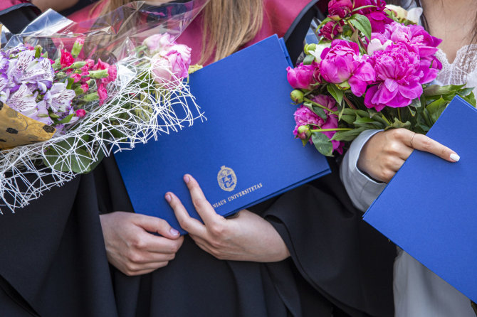 Diplomų įteikimo ceremonija