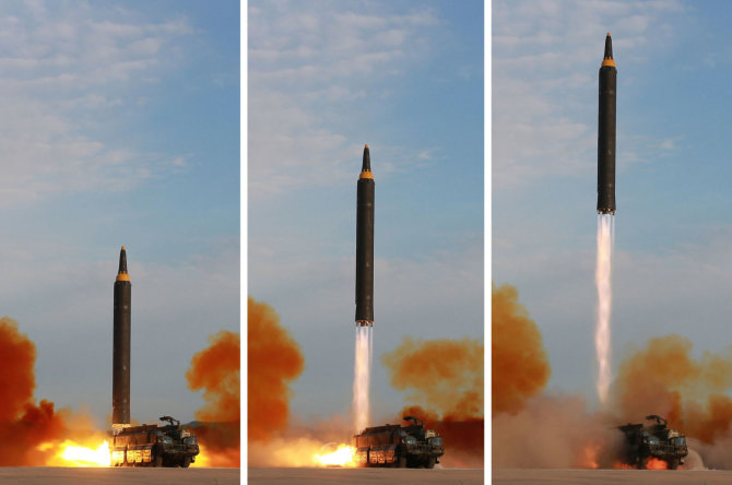 AFP/„Scanpix“ nuotr./Šiaurės Korėja toliau kuria naujas raketas?