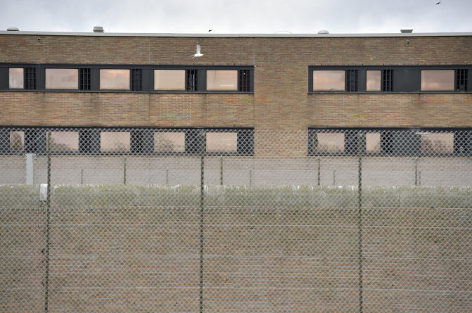 „Reuters“/„Scanpix“ nuotr./Kalėjimas Briugėje, kuriame laikomas Salahas Abdeslamas
