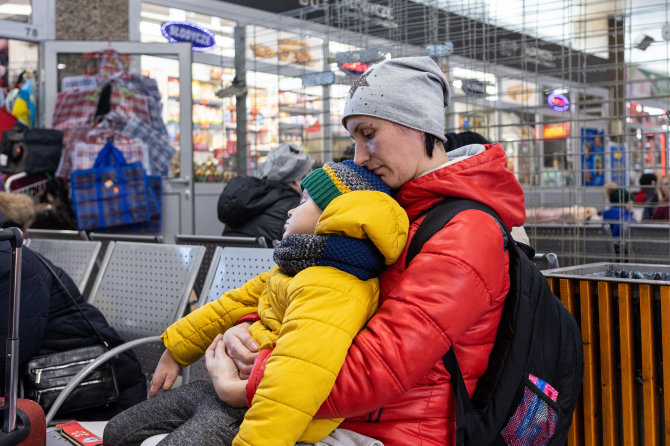 Pauliaus Peleckio / 15min nuotr./Ukrainos karo pabėgėliai Varšuvos autobusų ir traukinių stotyse