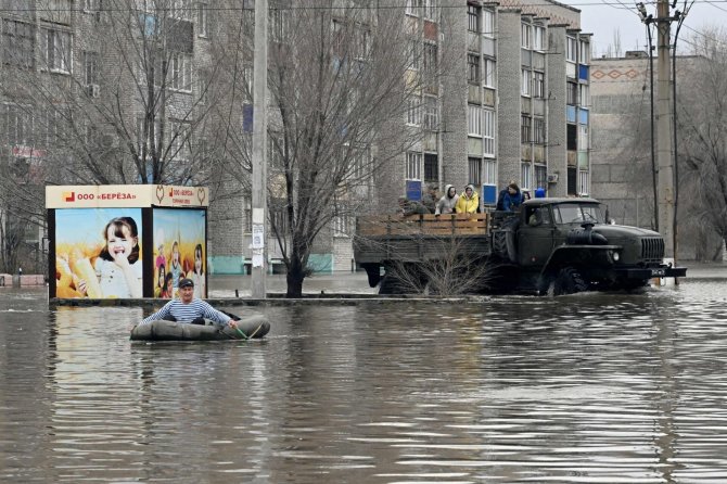 „AFP“/„Scanpix“/Potvynis Orske, Rusijoje