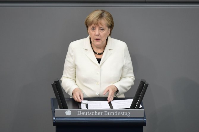 AFP/„Scanpix“ nuotr./Angela Merkel Vokietijos Bundestage