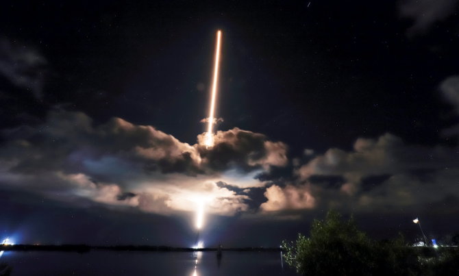 „Reuters“/„Scanpix“ nuotr./Raketos „Atlas V“ startas