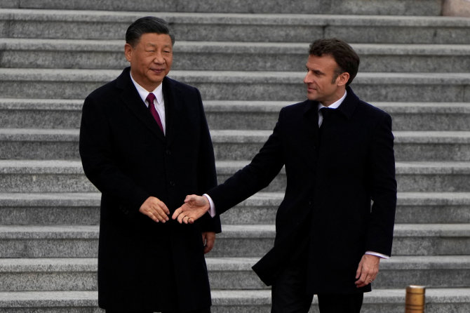 „Reuters“/„Scanpix“ nuotr./Emmanuelis Macronas ir Xi Jinpingas