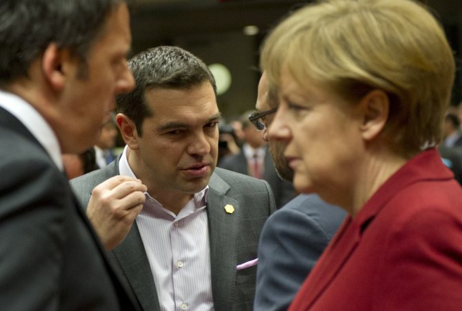AFP/„Scanpix“ nuotr./Graikijos premjeras Aleksis Cipras susitinka su Vokietijos kanclere Angela Merkel.