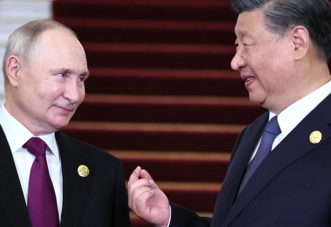 „IMAGO“/„Scanpix“/Rusijos prezidentas Vladimiras Putinas ir Kinijos vadovas XI Jinpingas