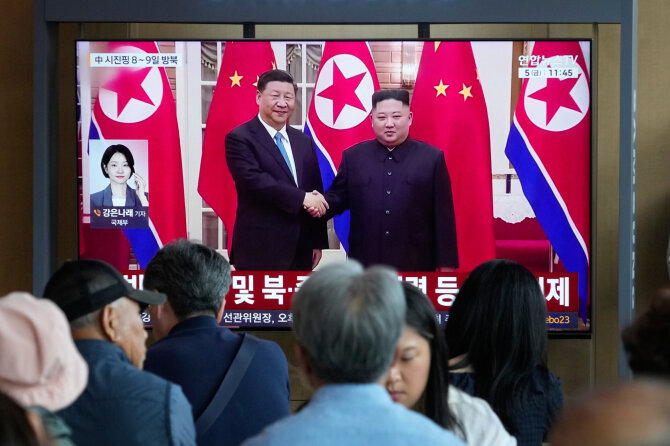 Xi Jinpingas ir Kim Jong Unas / / AP