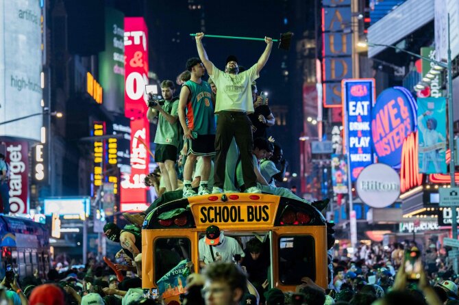 „Scanpix“ nuotr./Niujorko naktis „Knicks“ klubui tapus NBA čempionu