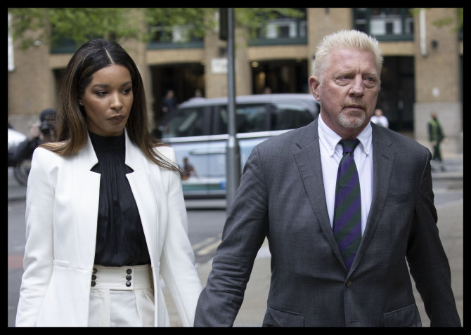 „Scanpix“ nuotr./Borisas Beckeris ir jo draugė Lilian de Carvalho atvyko į teismą Londone.