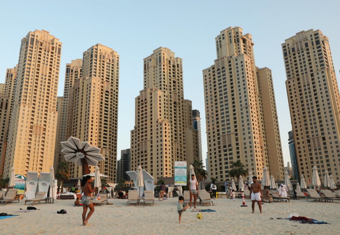 „Reuters“/„Scanpix“ nuotr./Turistai Dubajuje