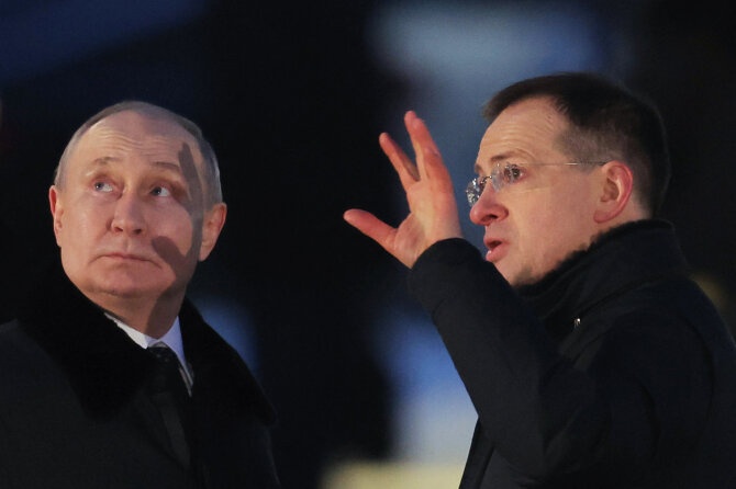 AFP/„Scanpix“/Vladimiras Putinas ir Vladimiras Medinskis