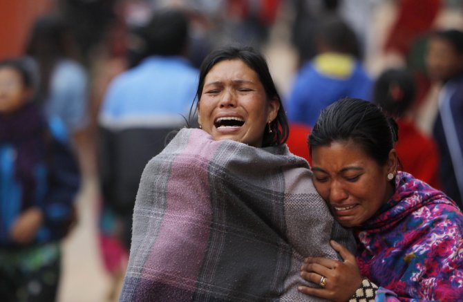 „Scanpix“/AP nuotr./Nepalas po galingo žemės drebėjimo