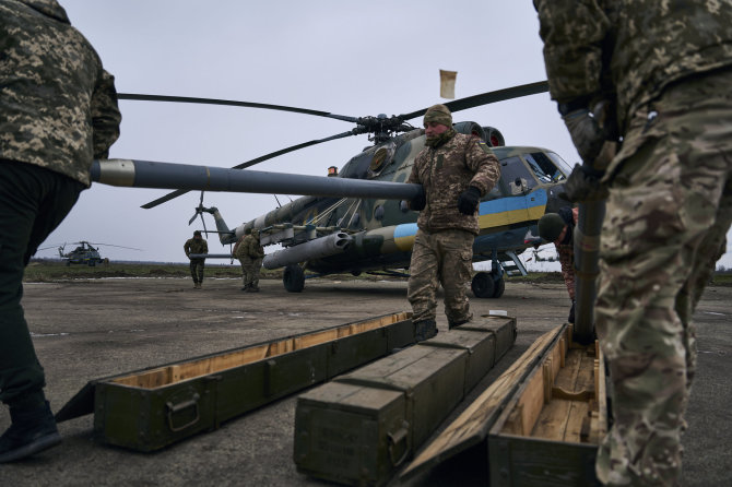 „Scanpix“/AP nuotr./Ukrainos kariai Chersono srityje
