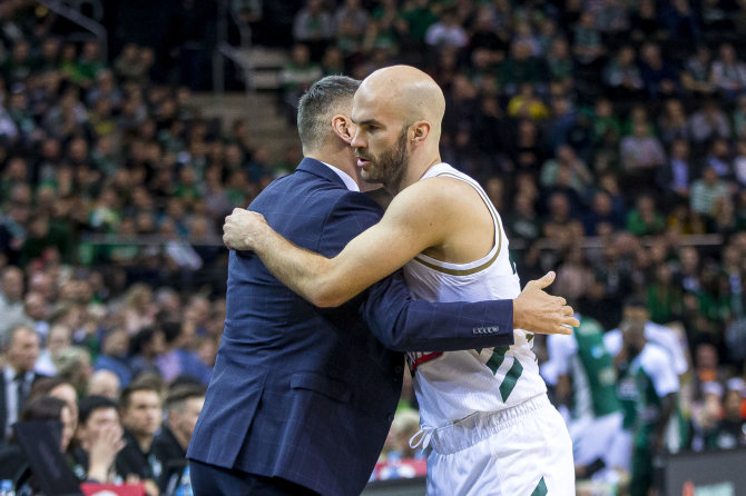 Roko Lukoševičiaus / 15min nuotr./Nick Calathes pasisveikinimas su Žalgirio treneriais 