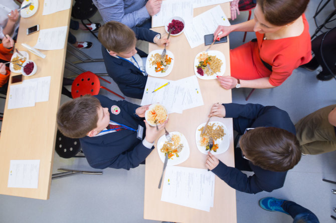 Organizatorių nuotr./Vaikų mityba mokyklose: sveikesnio maisto degustacija