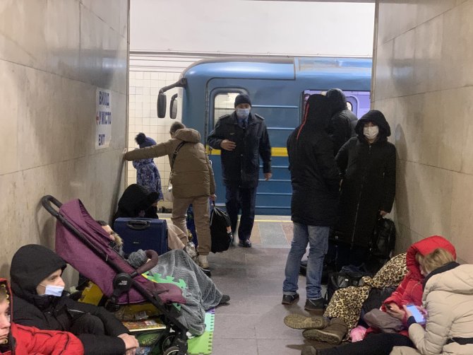 „Sipa Press“/„Scanpix“ nuotr./Žmonės Kyjivo metro