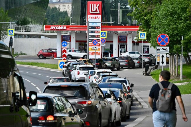 AFP/ „Scanpix“/Degalinė Maskvoje