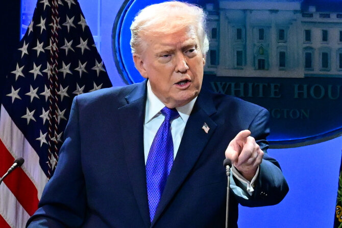 Donaldas Trumpas / Kyle Mazza