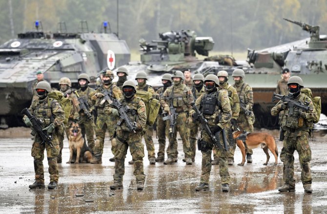 „Reuters“/„Scanpix“ nuotr./Vokiečių kariai ir karinė technika