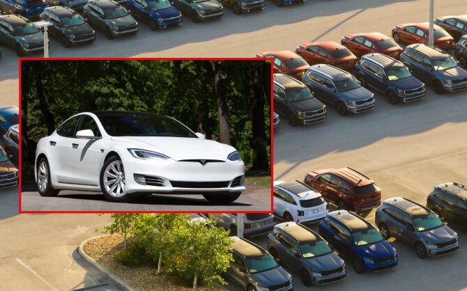 Shutterstock nuotr./Automobilių aikštelė, „Tesla“ automobilis