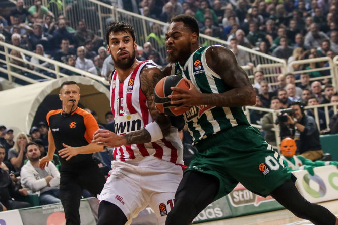 Euroleague.net nuotr./DeShaunas Thomasas prieš Georgios Printezį